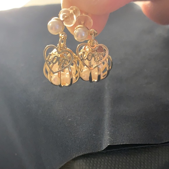 Korean Stylish Pearl Earring Drops - Picture 3 of 3
